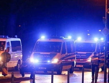 Παραλίγο τραγωδία στο Ανόβερο: Άνδρας προσπάθησε να πέσει με αυτοκίνητο επάνω σε αεροσκάφος της Aegean! (φωτό)